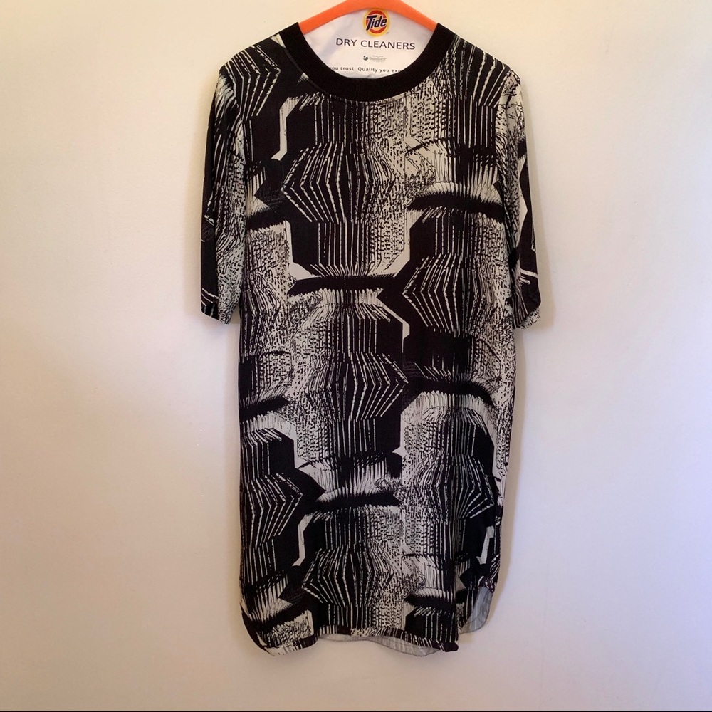 Abstract black & white dress